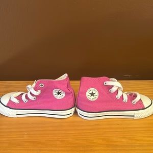 👣 chuck taylor kids converse size 7 like new